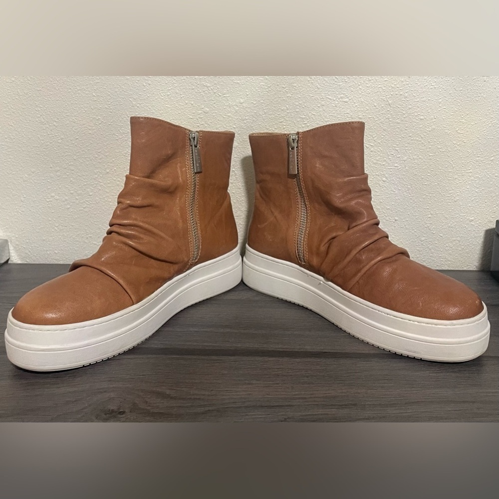 🍂 J Slides Brown and White Shoes - Picture 4 of 9
